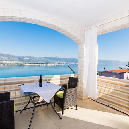 Holidays Apartments Slanada With Terrace And Sea View, Near The Beach & Town Trogir, Free Parking, Quiet Place On Peninsula Ciovo Esterno foto
