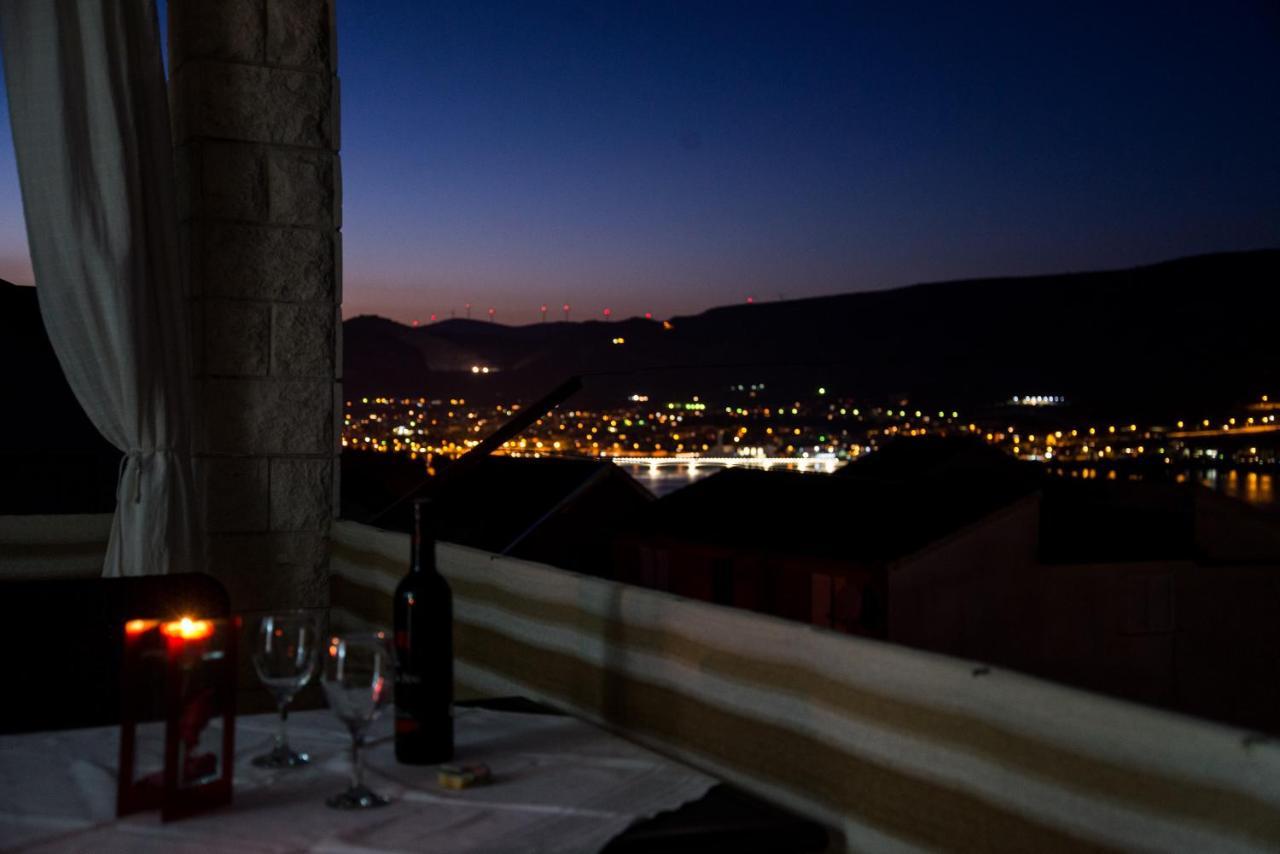 Holidays Apartments Slanada With Terrace And Sea View, Near The Beach & Town Trogir, Free Parking, Quiet Place On Peninsula Ciovo Esterno foto