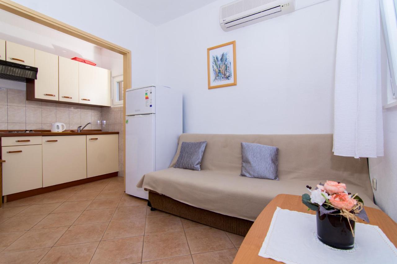 Holidays Apartments Slanada With Terrace And Sea View, Near The Beach & Town Trogir, Free Parking, Quiet Place On Peninsula Ciovo Esterno foto
