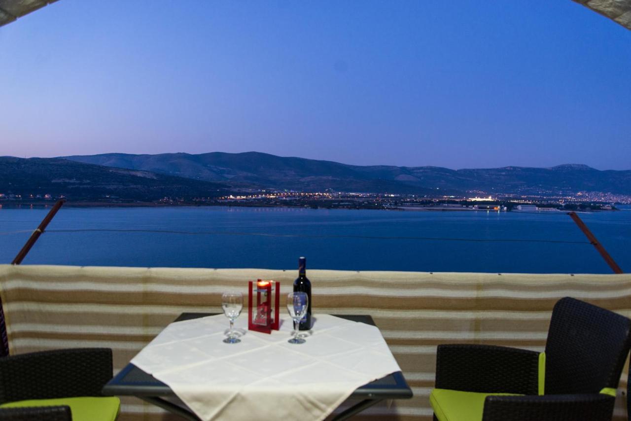 Holidays Apartments Slanada With Terrace And Sea View, Near The Beach & Town Trogir, Free Parking, Quiet Place On Peninsula Ciovo Esterno foto