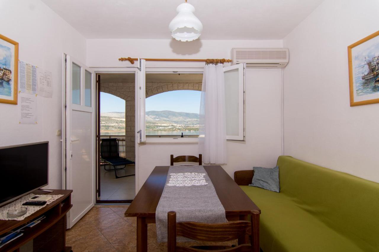 Holidays Apartments Slanada With Terrace And Sea View, Near The Beach & Town Trogir, Free Parking, Quiet Place On Peninsula Ciovo Esterno foto