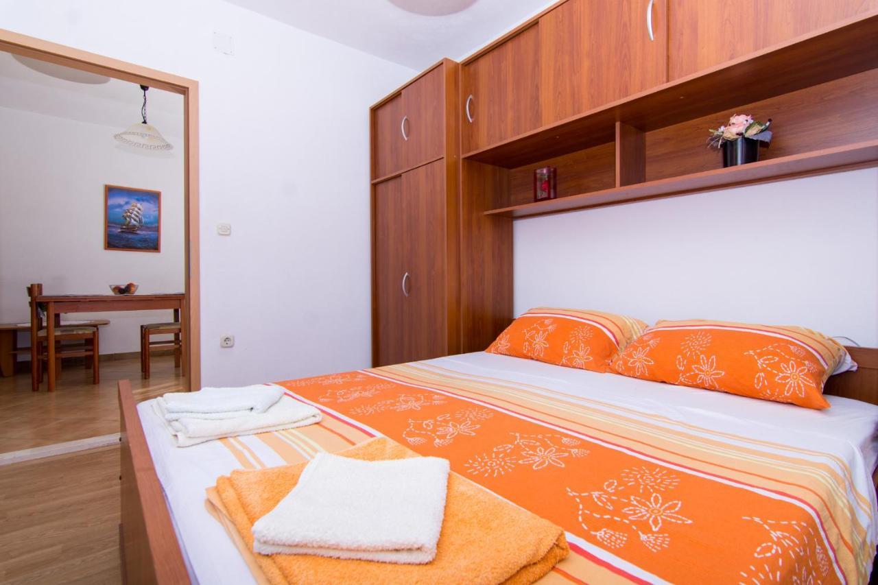Holidays Apartments Slanada With Terrace And Sea View, Near The Beach & Town Trogir, Free Parking, Quiet Place On Peninsula Ciovo Esterno foto
