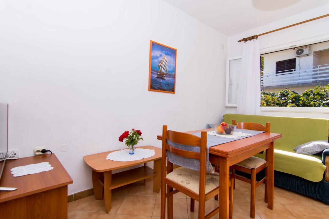 Holidays Apartments Slanada With Terrace And Sea View, Near The Beach & Town Trogir, Free Parking, Quiet Place On Peninsula Ciovo Esterno foto