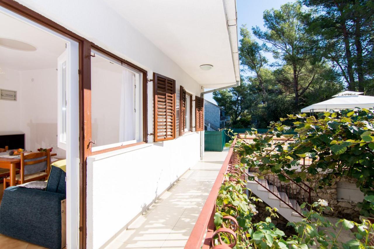 Holidays Apartments Slanada With Terrace And Sea View, Near The Beach & Town Trogir, Free Parking, Quiet Place On Peninsula Ciovo Esterno foto