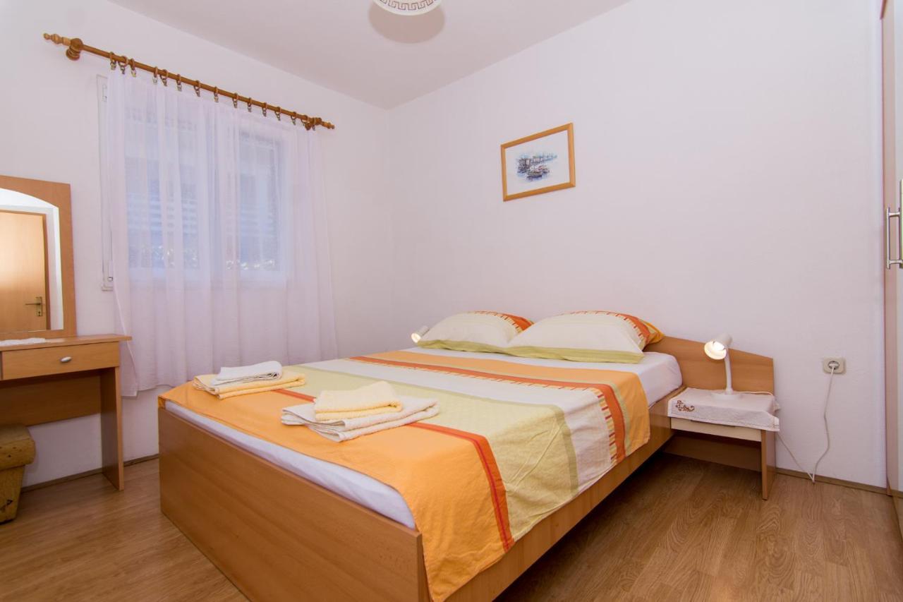 Holidays Apartments Slanada With Terrace And Sea View, Near The Beach & Town Trogir, Free Parking, Quiet Place On Peninsula Ciovo Esterno foto