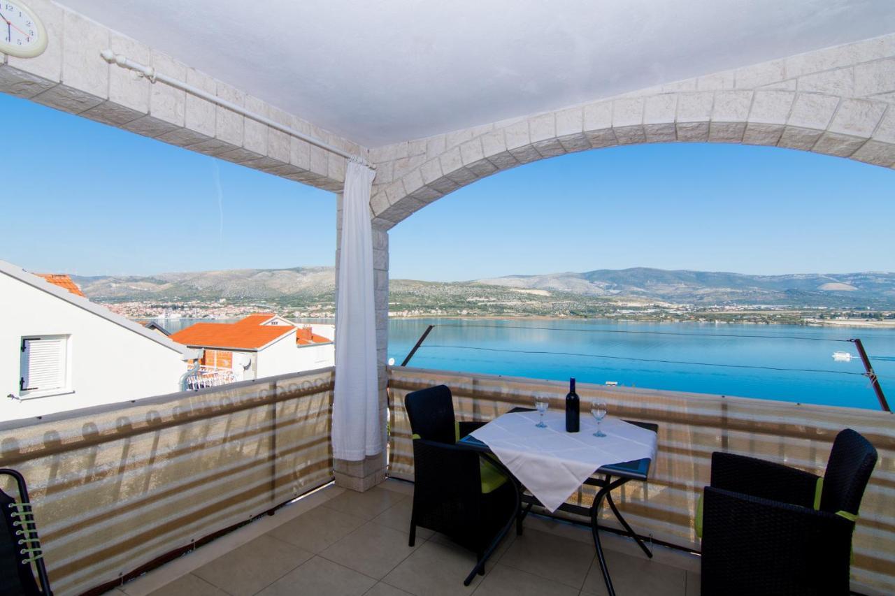 Holidays Apartments Slanada With Terrace And Sea View, Near The Beach & Town Trogir, Free Parking, Quiet Place On Peninsula Ciovo Esterno foto