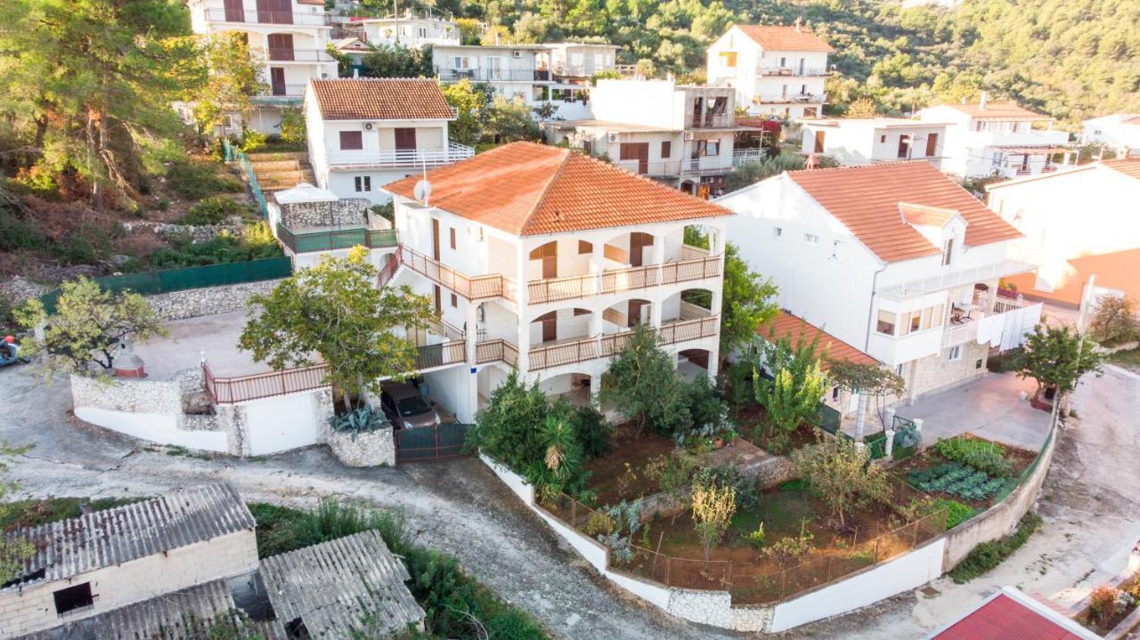 Holidays Apartments Slanada With Terrace And Sea View, Near The Beach & Town Trogir, Free Parking, Quiet Place On Peninsula Ciovo Esterno foto