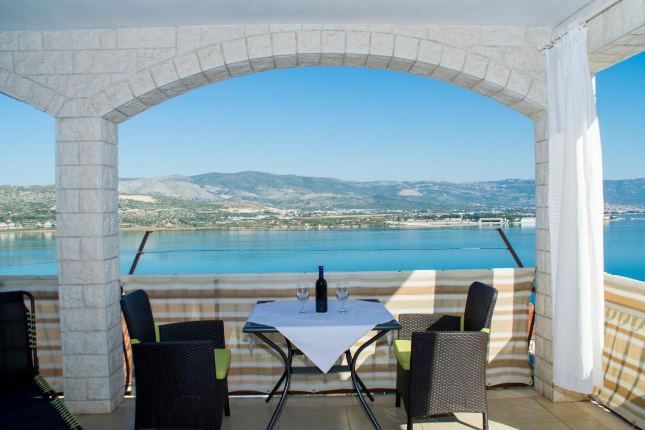 Holidays Apartments Slanada With Terrace And Sea View, Near The Beach & Town Trogir, Free Parking, Quiet Place On Peninsula Ciovo Esterno foto