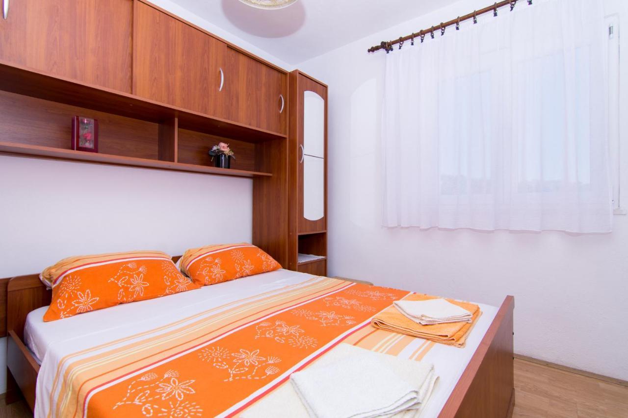 Holidays Apartments Slanada With Terrace And Sea View, Near The Beach & Town Trogir, Free Parking, Quiet Place On Peninsula Ciovo Esterno foto