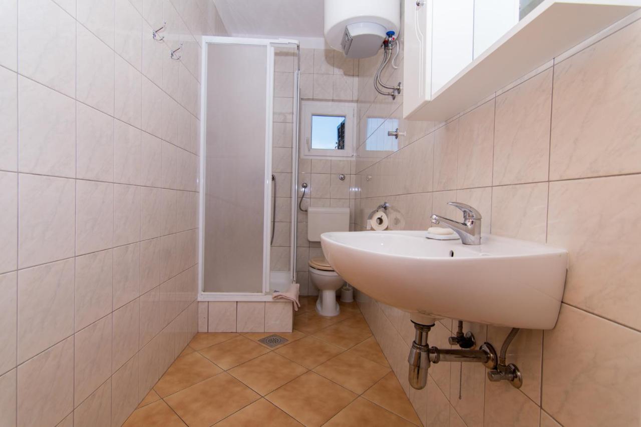 Holidays Apartments Slanada With Terrace And Sea View, Near The Beach & Town Trogir, Free Parking, Quiet Place On Peninsula Ciovo Esterno foto