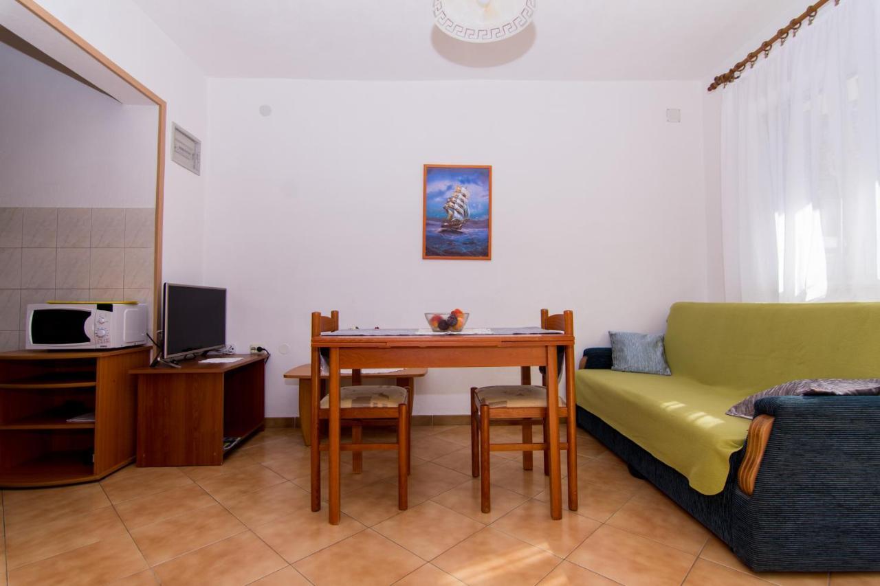 Holidays Apartments Slanada With Terrace And Sea View, Near The Beach & Town Trogir, Free Parking, Quiet Place On Peninsula Ciovo Esterno foto