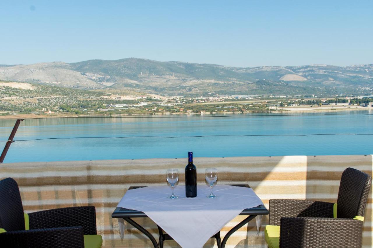 Holidays Apartments Slanada With Terrace And Sea View, Near The Beach & Town Trogir, Free Parking, Quiet Place On Peninsula Ciovo Esterno foto